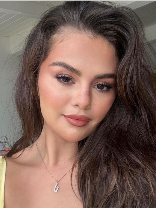 Selena Gomez sports a 'B' necklace on her birthday post