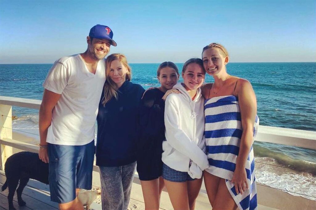 Dave Abrams with wife Jennie Garth and his three step-daughters, Luca, Lola, and Fiona