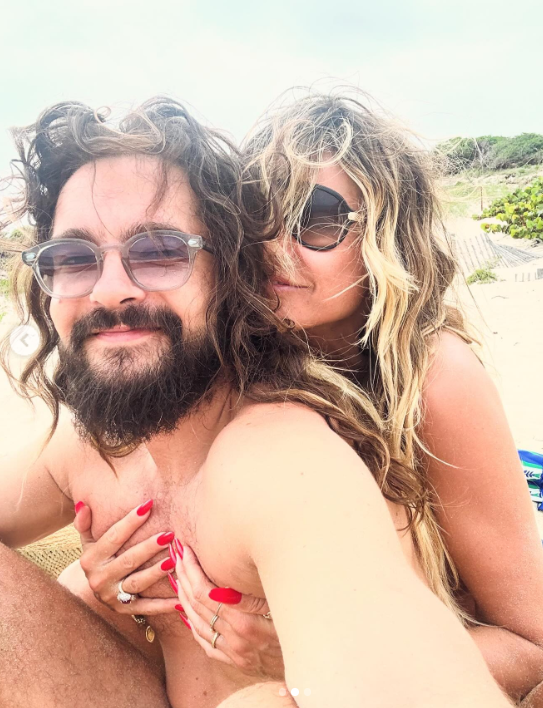 Heidi Klum poses topless with Tom Kaulitz on a beachy anniversary celebration