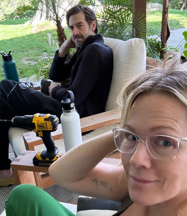 Jennie Garth and Dave Abrams chilling in their garden