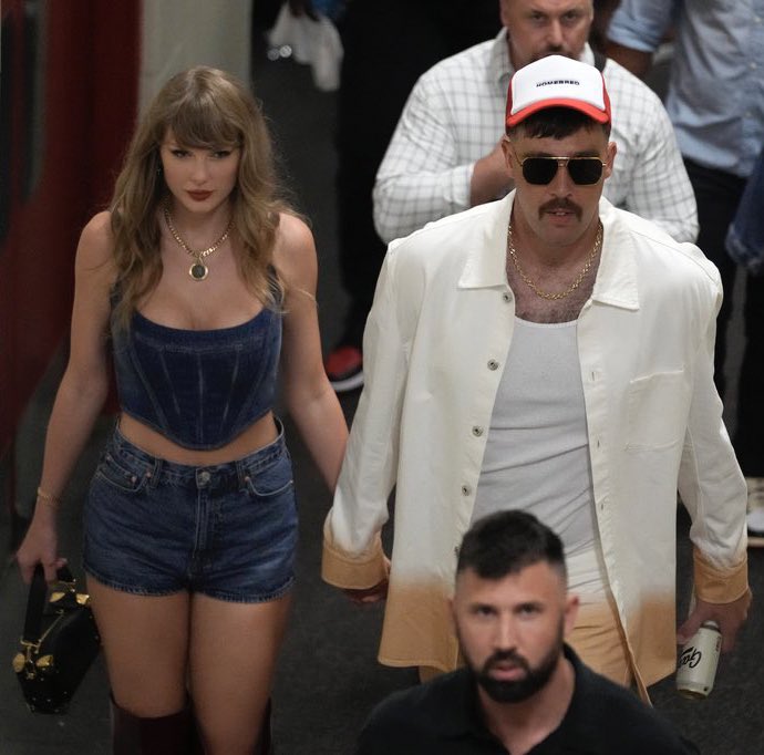 Taylor Swift and Travis Kelce leaving the Arrowhead stadium hand in hand after the athelete's victory