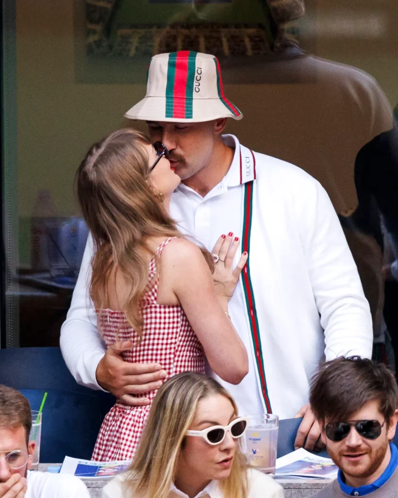 Taylor Swift and Travis Kelce share a sweet kiss at the 2024 US Open