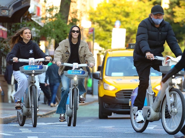 Leonardo DiCaprio and Vittoria Ceretti enjoying a bike ride in NYC with his neice Normandie Ferrar