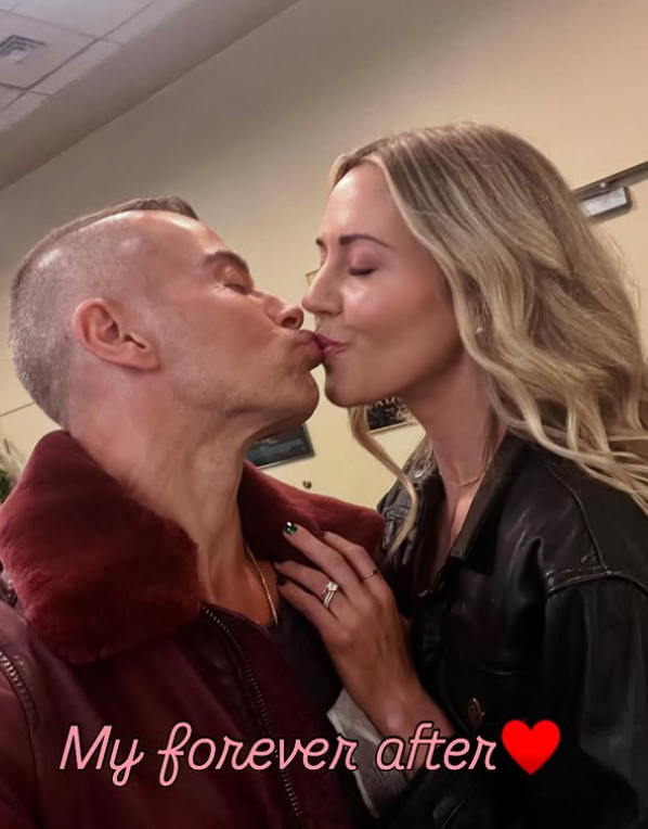 Joey Lawrence and Samantha Cope share a passionate kiss on their reunion Instagram post