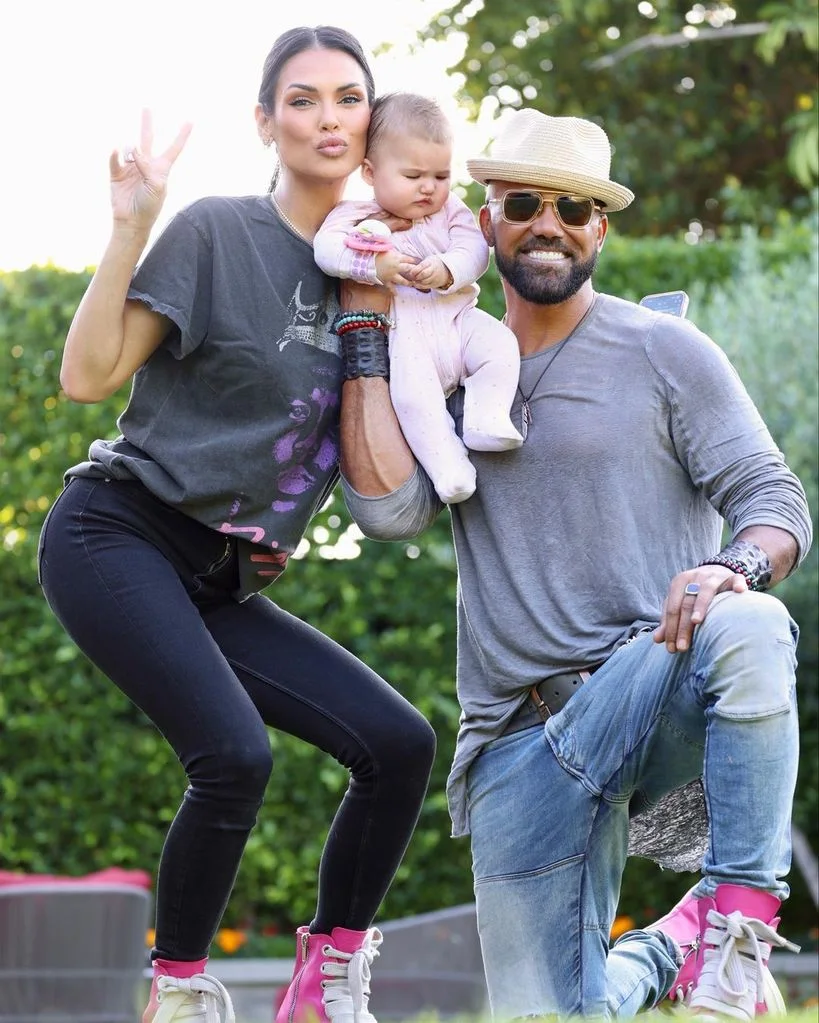 Shemar Moore and Jesiree Dizon with their daughter