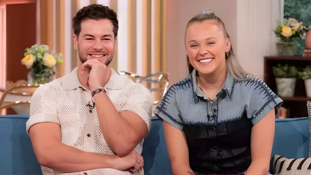 After A Month Of Romance Buzz, JoJo Siwa Finally Confirms New Relationship Following Intimate Bed Selfie Chris Hughes and JoJo Siwa (1)